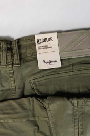Мъжки къс панталон Pepe Jeans, Размер M, Цвят Зелен, Цена 93,00 лв.