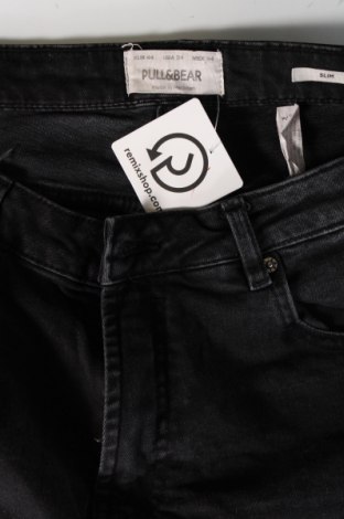 Ανδρικό κοντό παντελόνι Pull&Bear, Μέγεθος L, Χρώμα Γκρί, Τιμή 13,00 €