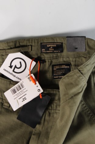 Ανδρικό κοντό παντελόνι Superdry, Μέγεθος M, Χρώμα Πράσινο, Τιμή 39,69 €