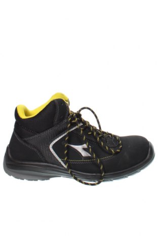 Мъжки обувки Diadora, Размер 42, Цвят Черен, Цена 103,20 лв.
