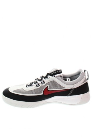 Мъжки обувки Nike, Размер 43, Цвят Черен, Цена 142,10 лв.