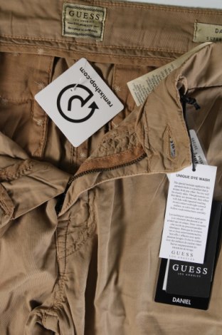 Pantaloni de bărbați Guess, Mărime M, Culoare Bej, Preț 169,74 Lei