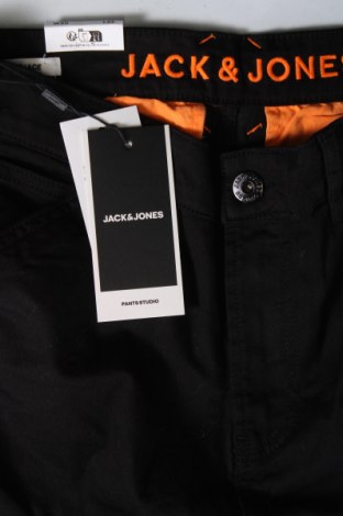 Pantaloni de bărbați Jack & Jones, Mărime M, Culoare Negru, Preț 305,92 Lei