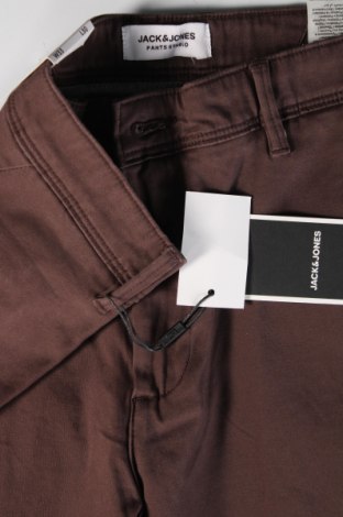 Pantaloni de bărbați Jack & Jones, Mărime M, Culoare Maro, Preț 45,89 Lei