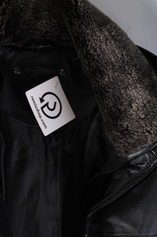 Ανδρικό δερμάτινο μπουφάν, Μέγεθος M, Χρώμα Μαύρο, Τιμή 52,95 €