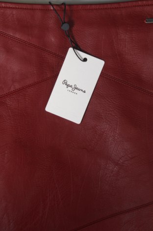 Пола Pepe Jeans, Размер XS, Цвят Червен, Цена 55,80 лв.