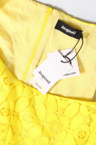 Φόρεμα Desigual, Μέγεθος M, Χρώμα Κίτρινο, Τιμή 96,39 €