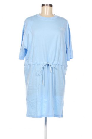 Φόρεμα Lacoste, Μέγεθος M, Χρώμα Μπλέ, Τιμή 68,04 €