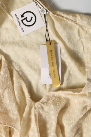 Kleid Stradivarius, Größe S, Farbe Beige, Preis € 23,59