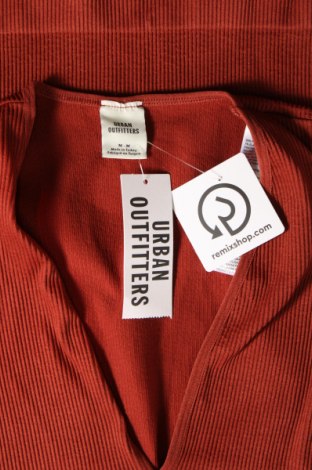 Рокля Urban Outfitters, Размер M, Цвят Кафяв, Цена 17,28 лв.