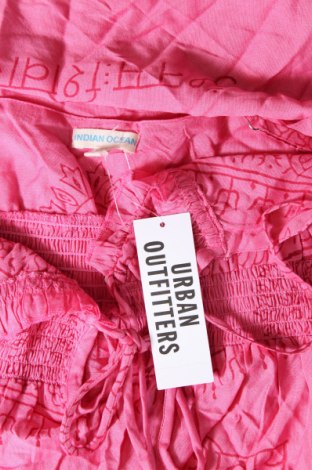 Рокля Urban Outfitters, Размер XS, Цвят Розов, Цена 32,40 лв.