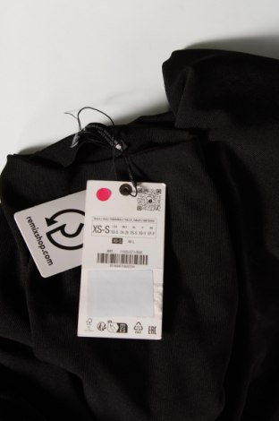 Рокля Zara, Размер XS, Цвят Черен, Цена 46,20 лв.
