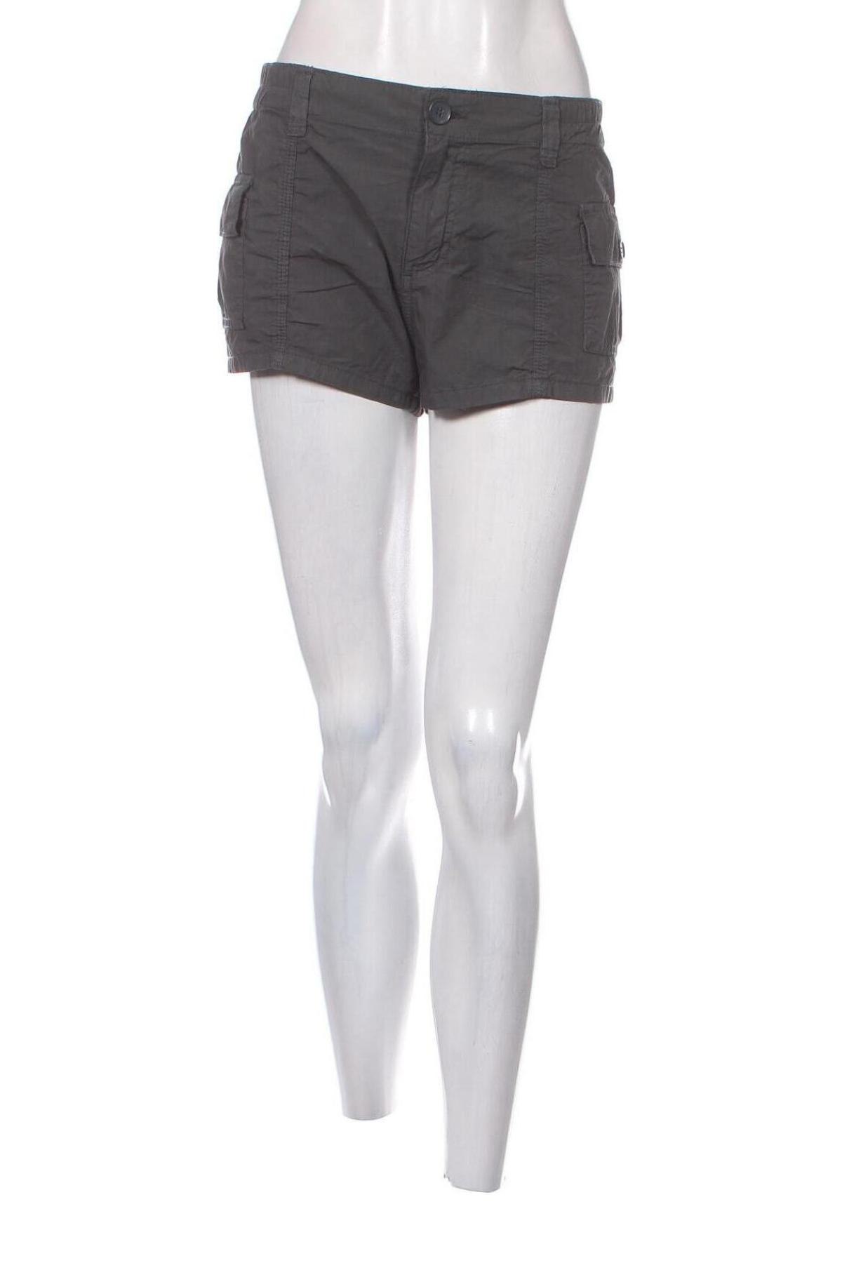 Damen Shorts Bershka, Größe M, Farbe Grau, Preis 4,91 €