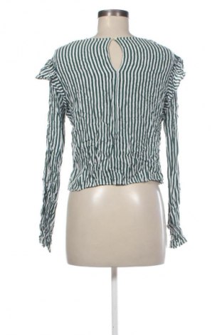 Damen Shirt Bershka, Größe M, Farbe Mehrfarbig, Preis 13,99 €