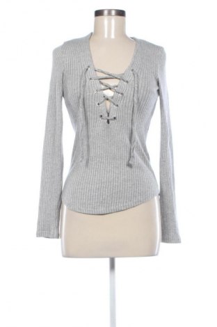 Γυναικεία μπλούζα Gina Tricot, Μέγεθος S, Χρώμα Γκρί, Τιμή 8,46 €