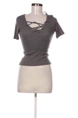 Dámska blúza H&M Divided, Veľkosť S, Farba Sivá, Cena  10,66 €