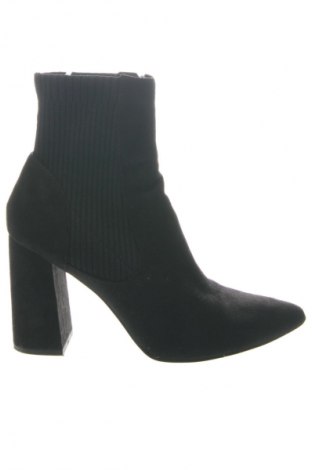Дамски боти Steve Madden, Размер 38, Цвят Черен, Цена 93,79 лв.