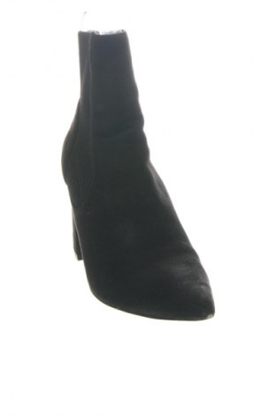 Дамски боти Steve Madden, Размер 38, Цвят Черен, Цена 93,79 лв.