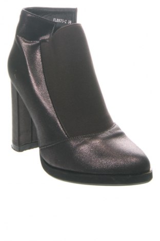Botine de damă Unbranded, Mărime 36, Culoare Maro, Preț 53,00 Lei
