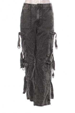 Γυναικείο Τζίν Bershka, Μέγεθος S, Χρώμα Γκρί, Τιμή 18,99 €