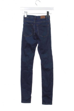 Damskie jeansy Bershka, Rozmiar XS, Kolor Niebieski, Cena 95,99 zł