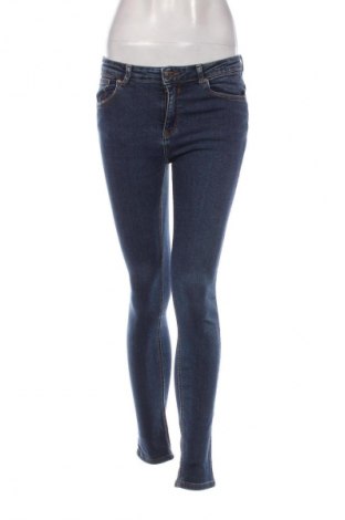 Blugi de femei Bershka, Mărime M, Culoare Albastru, Preț 73,00 Lei