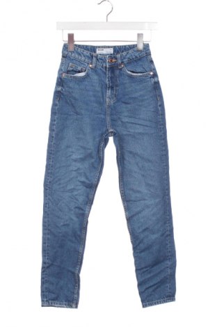 Damskie jeansy Bershka, Rozmiar XXS, Kolor Niebieski, Cena 95,99 zł