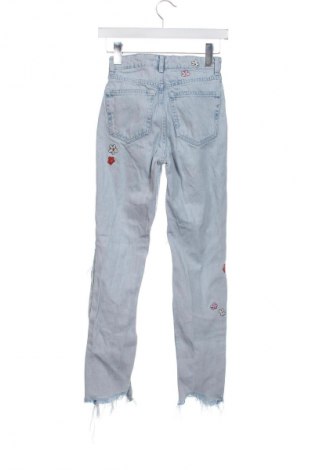 Damskie jeansy Bershka, Rozmiar XXS, Kolor Niebieski, Cena 68,00 zł