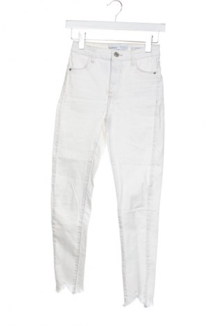 Damen Jeans Bershka, Größe XS, Farbe Weiß, Preis 21,54 €