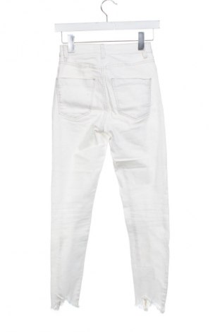 Damen Jeans Bershka, Größe XS, Farbe Weiß, Preis 21,54 €