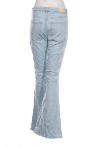 Γυναικείο Τζίν Bershka, Μέγεθος M, Χρώμα Μπλέ, Τιμή 18,99 €