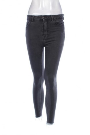 Damen Jeans Bershka, Größe S, Farbe Grau, Preis € 9,99