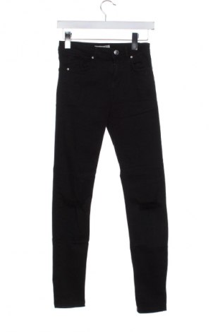 Дамски дънки Bershka, Размер XS, Цвят Черен, Цена 26,87 лв.