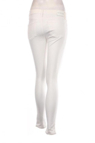 Damskie jeansy Calvin Klein Jeans, Rozmiar L, Kolor Biały, Cena 222,99 zł