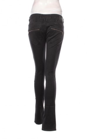 Blugi de femei Diesel, Mărime M, Culoare Negru, Preț 306,10 Lei