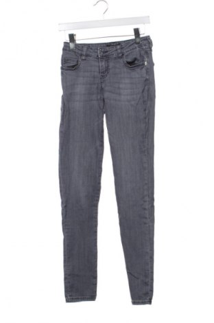 Damskie jeansy Guess, Rozmiar M, Kolor Szary, Cena 176,72 zł