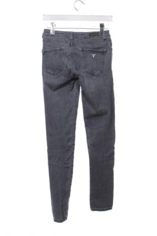 Damskie jeansy Guess, Rozmiar M, Kolor Szary, Cena 176,72 zł