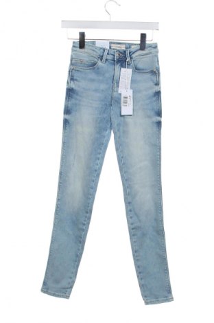 Dámske džínsy  Guess, Veľkosť XS, Farba Modrá, Cena  84,95 €