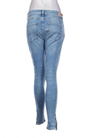 Дамски дънки Pepe Jeans, Размер M, Цвят Син, Цена 172,00 лв.