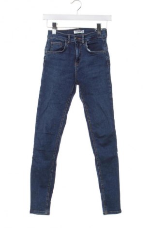Dámské džíny  Pull&Bear, Velikost XS, Barva Modrá, Cena  370,00 Kč