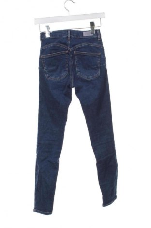 Dámské džíny  Pull&Bear, Velikost XS, Barva Modrá, Cena  370,00 Kč