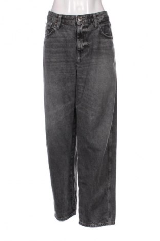Női farmernadrág Pull&Bear, Méret L, Szín Szürke, Ár 6 138 Ft