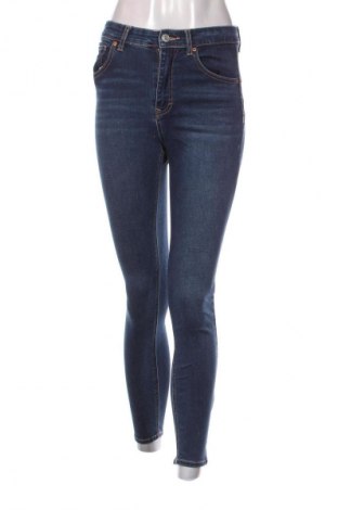 Damskie jeansy Pull&Bear, Rozmiar S, Kolor Niebieski, Cena 95,99 zł