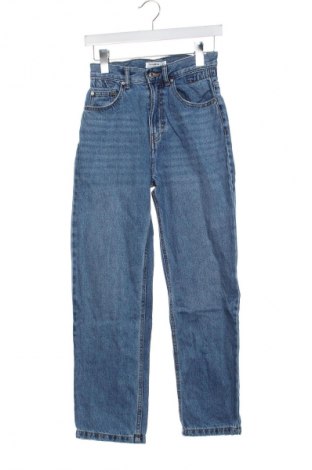 Blugi de femei Pull&Bear, Mărime XS, Culoare Albastru, Preț 73,00 Lei