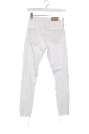Blugi de femei Stradivarius, Mărime XS, Culoare Alb, Preț 73,00 Lei