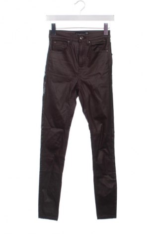 Blugi de femei Stradivarius, Mărime XS, Culoare Maro, Preț 73,00 Lei