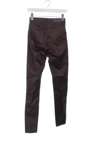 Blugi de femei Stradivarius, Mărime XS, Culoare Maro, Preț 73,00 Lei