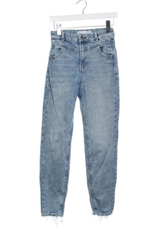 Damskie jeansy Stradivarius, Rozmiar XS, Kolor Niebieski, Cena 68,33 zł