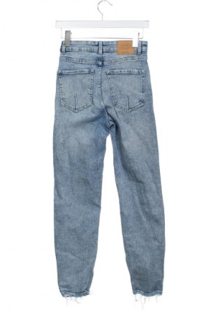 Damskie jeansy Stradivarius, Rozmiar XS, Kolor Niebieski, Cena 68,33 zł