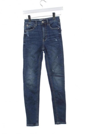 Dámske džínsy  Stradivarius, Veľkosť XS, Farba Modrá, Cena  16,95 €